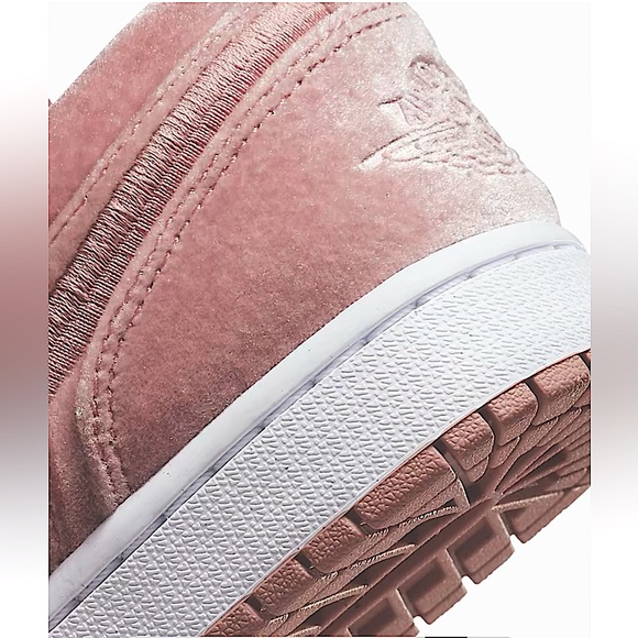 Air Jordan 1 Low “Pink Velvet” - Picture 5 of 9